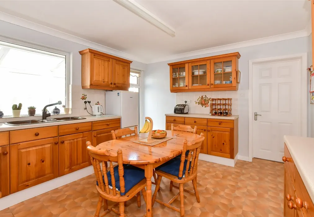 Kitchen/ Dining Room - St. Faith's Road, Cowes, Isle of Wight - Wards of Kent