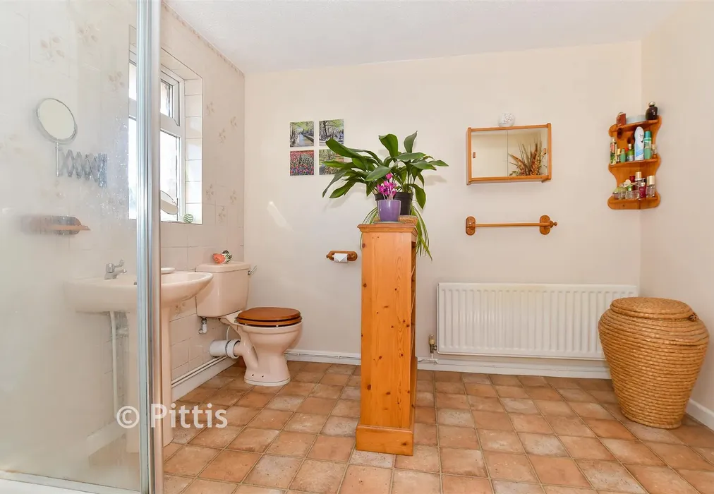 En-Suite Shower Room - St. Faith's Road, Cowes, Isle of Wight - Wards of Kent