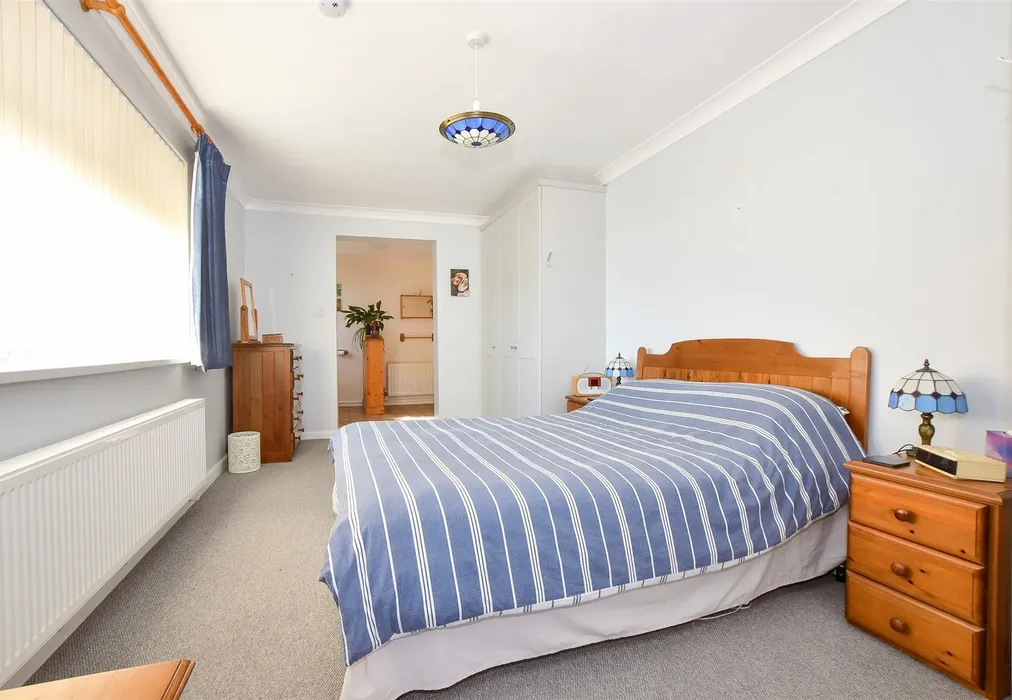 Bedroom 1 - St. Faith's Road, Cowes, Isle of Wight - Wards of Kent