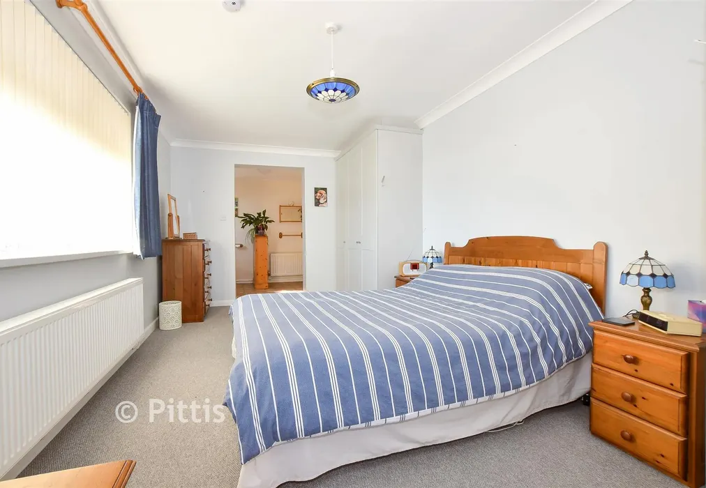 Bedroom 1 - St. Faith's Road, Cowes, Isle of Wight - Wards of Kent