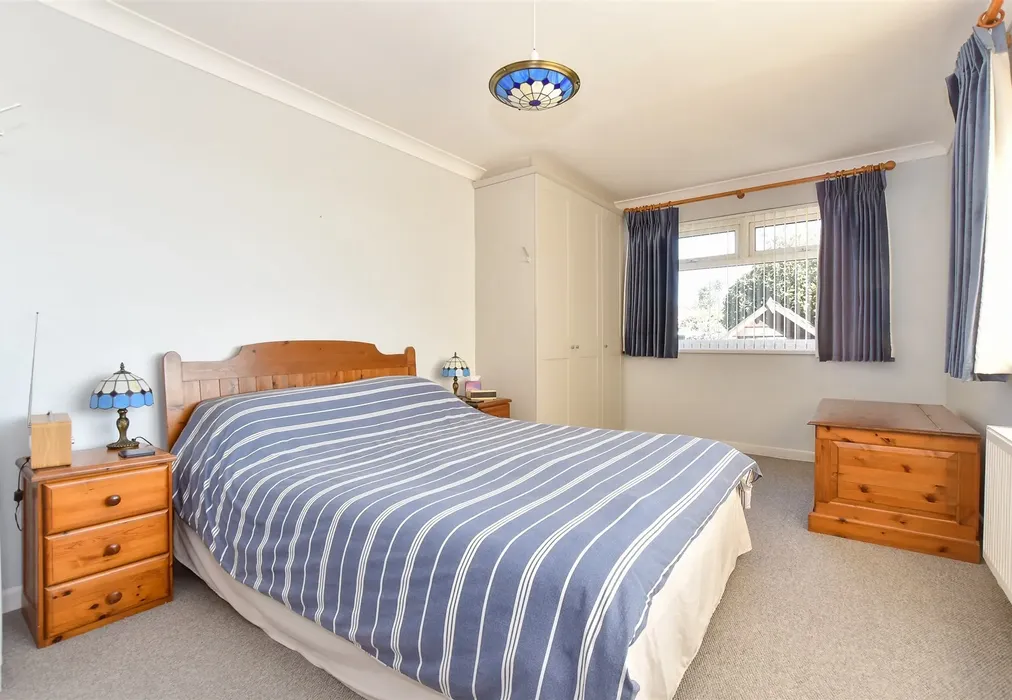 Bedroom 1 - St. Faith's Road, Cowes, Isle of Wight - Wards of Kent