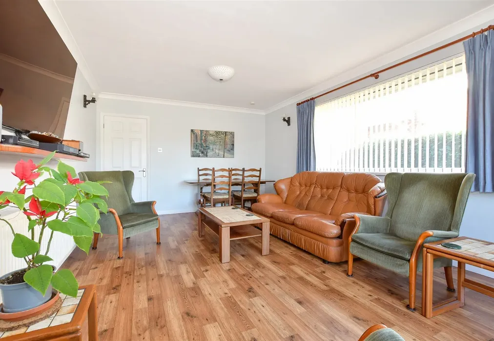 Lounge - St. Faith's Road, Cowes, Isle of Wight - Wards of Kent