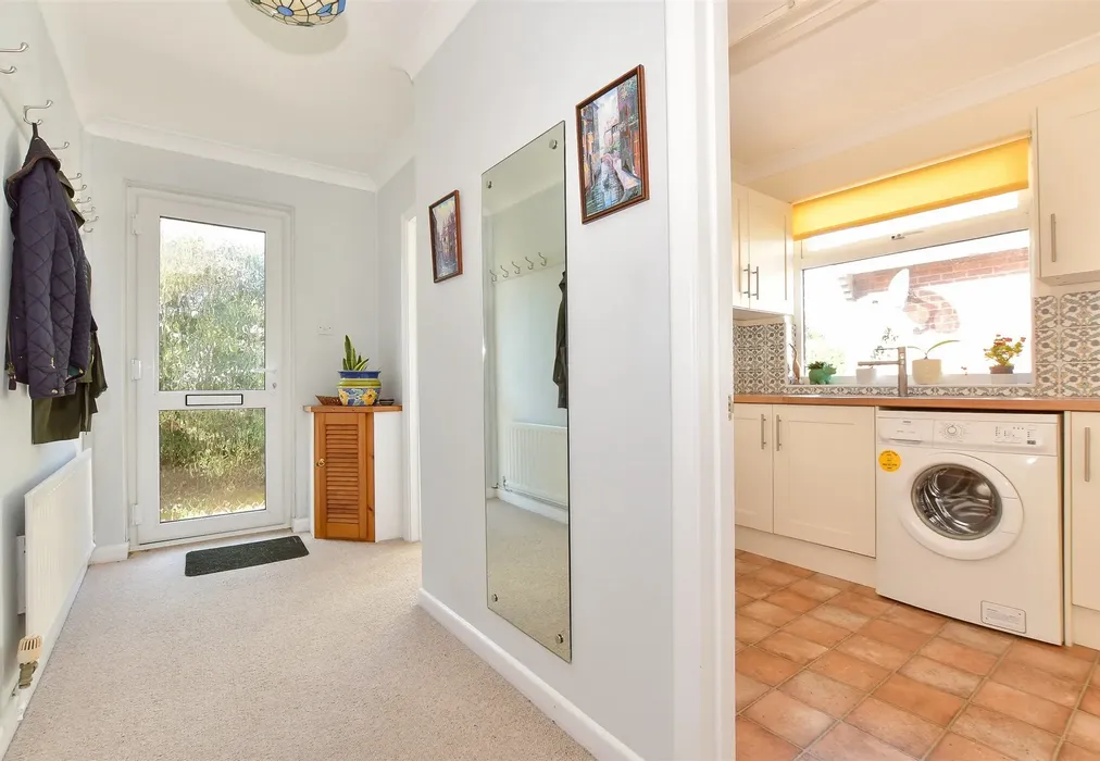 Internal Lifestyle Photograph - St. Faith's Road, Cowes, Isle of Wight - Wards of Kent