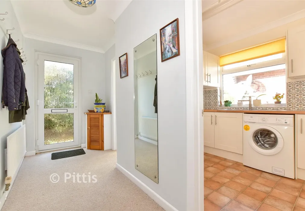 Internal Lifestyle Photograph - St. Faith's Road, Cowes, Isle of Wight - Wards of Kent
