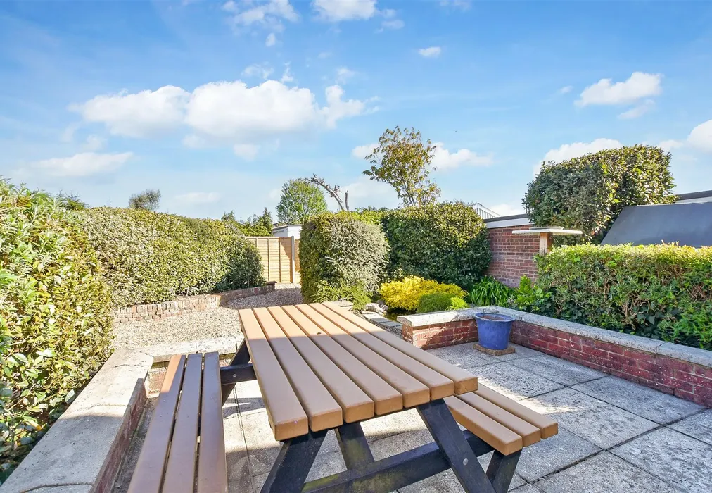 Rear Garden - St. Faith's Road, Cowes, Isle of Wight - Wards of Kent