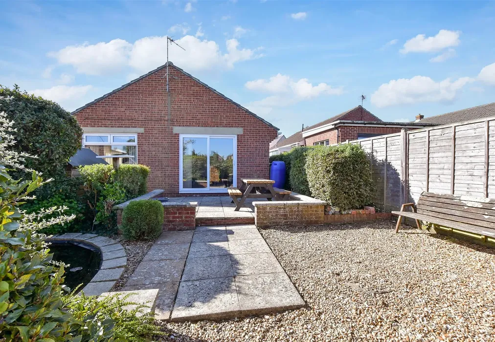 Rear Garden - St. Faith's Road, Cowes, Isle of Wight - Wards of Kent