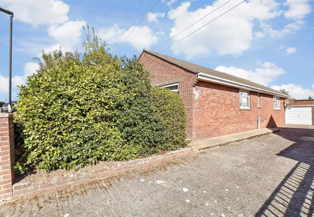 Driveway/Parking - St. Faith's Road, Cowes, Isle of Wight - Wards of Kent