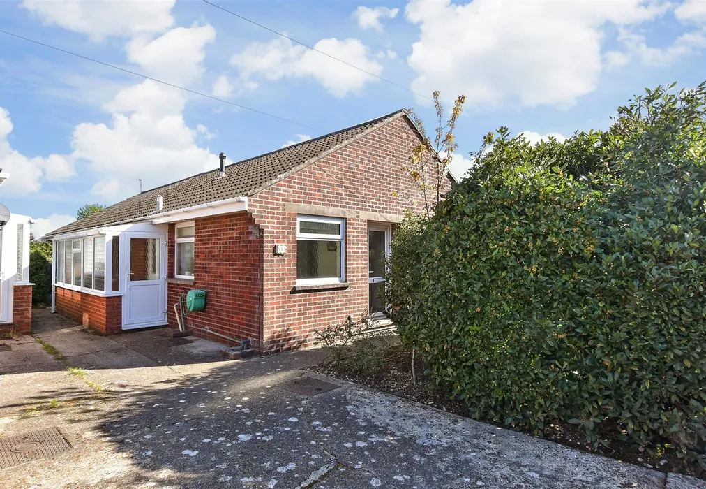 External (Brochure) - St. Faith's Road, Cowes, Isle of Wight - Wards of Kent