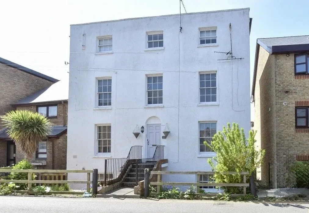 Front - Middle Wall, Whitstable, Kent - Wards of Kent