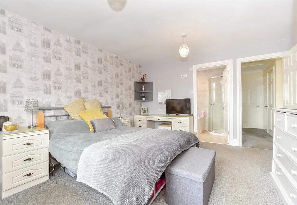 Bedroom 1 - Merritt Road, Greatstone, New Romney, Kent - Wards of Kent