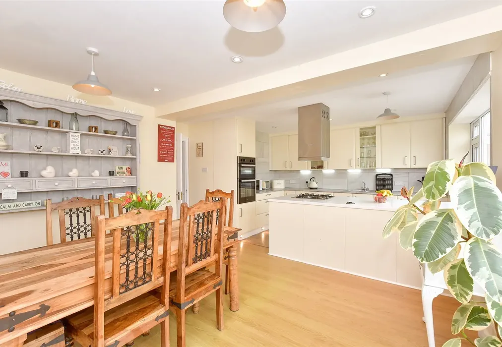 Kitchen/Diner - Merritt Road, Greatstone, New Romney, Kent - Wards of Kent