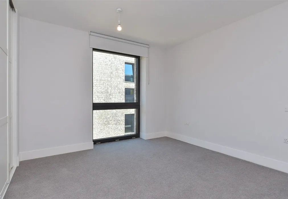 Bedroom 1 - The Furlong, Brighton, East Sussex - Wards of Kent