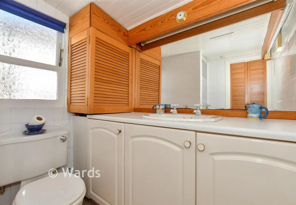 Shower Room - Bridge Road, Deal, Kent - Wards of Kent