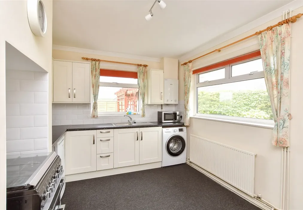 Kitchen - Sadler Way, Brighton, East Sussex - Wards of Kent