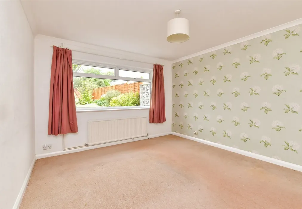 Bedroom 1 - Sadler Way, Brighton, East Sussex - Wards of Kent