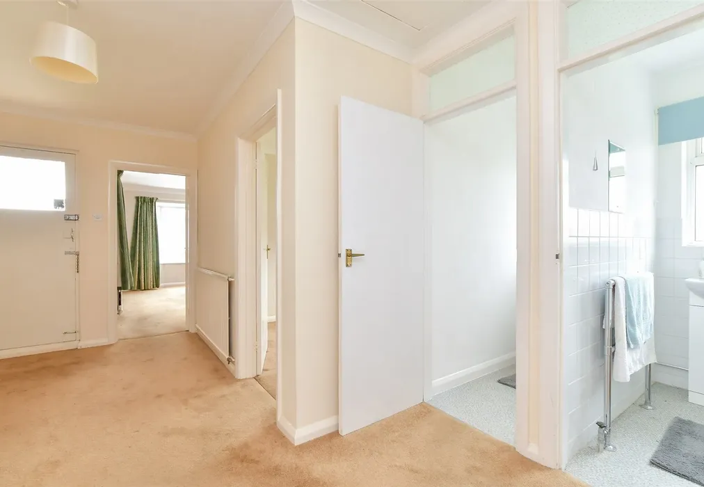 Entrance Hall - Sadler Way, Brighton, East Sussex - Wards of Kent