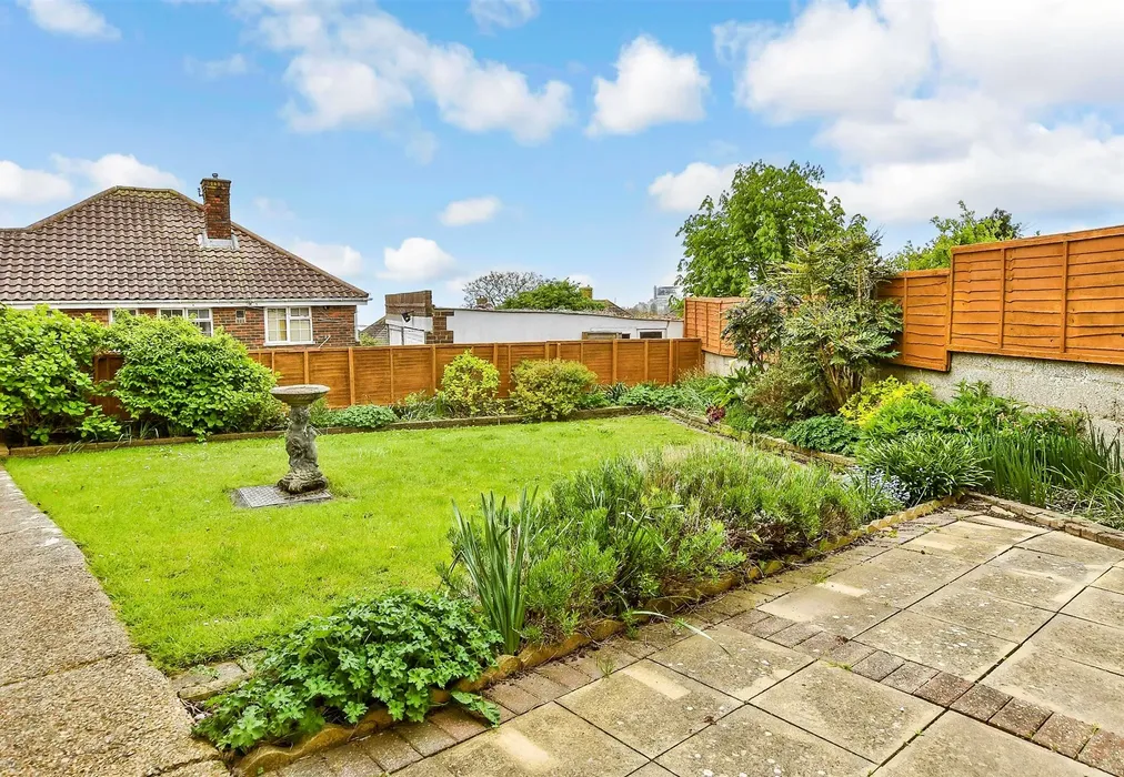 Side Garden - Sadler Way, Brighton, East Sussex - Wards of Kent