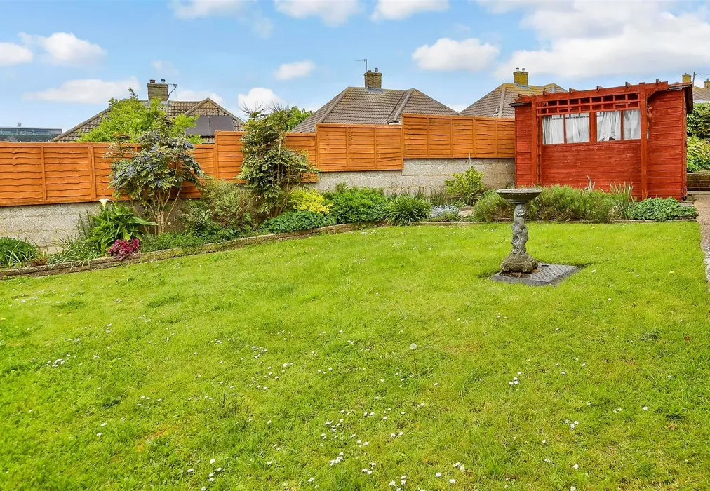 Side Garden - Sadler Way, Brighton, East Sussex - Wards of Kent