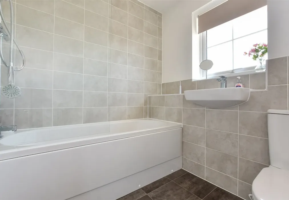 Bathroom - Maycock Place, Hythe, Kent - Wards of Kent