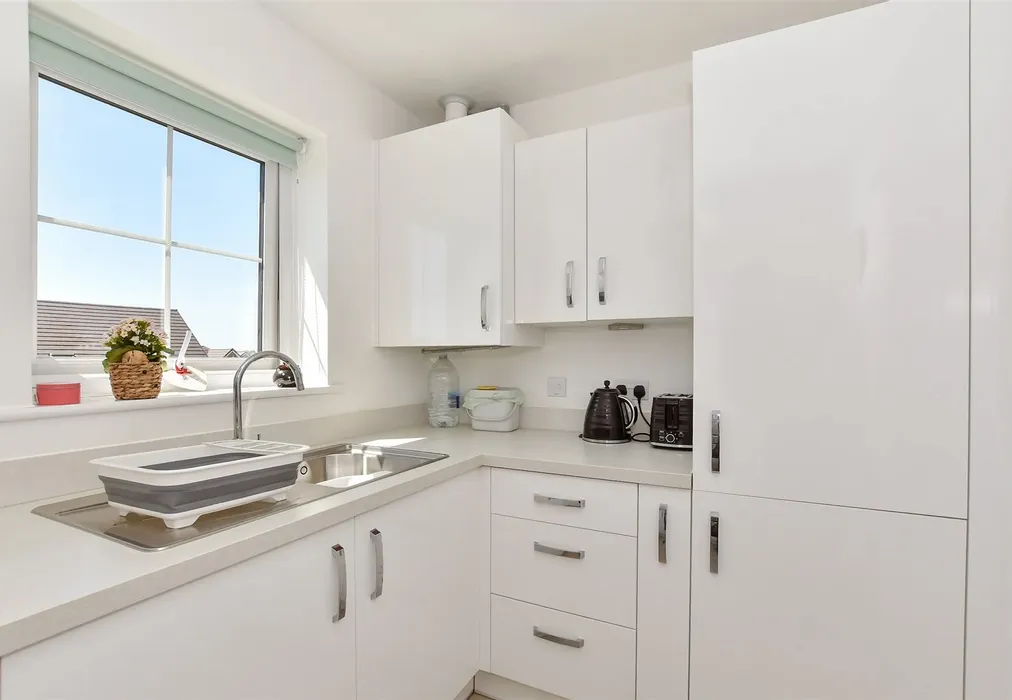 Kitchen - Maycock Place, Hythe, Kent - Wards of Kent