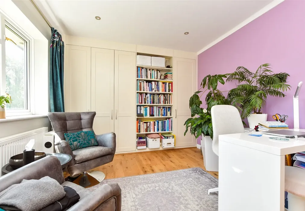 Bedroom 1 - Jefferies, Horsted Keynes, West Sussex - Wards of Kent