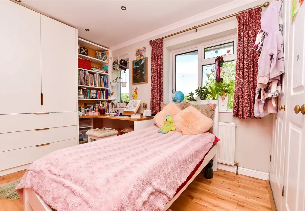Bedroom 4 - Jefferies, Horsted Keynes, West Sussex - Wards of Kent