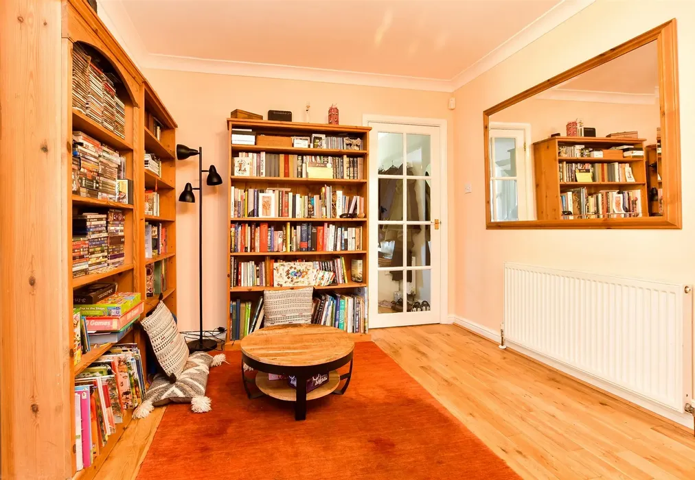 Dining Room - Jefferies, Horsted Keynes, West Sussex - Wards of Kent