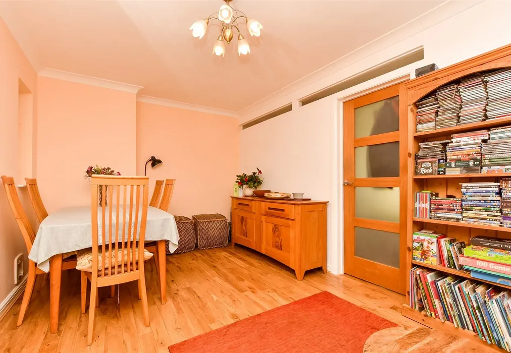 Dining Room - Jefferies, Horsted Keynes, West Sussex - Wards of Kent
