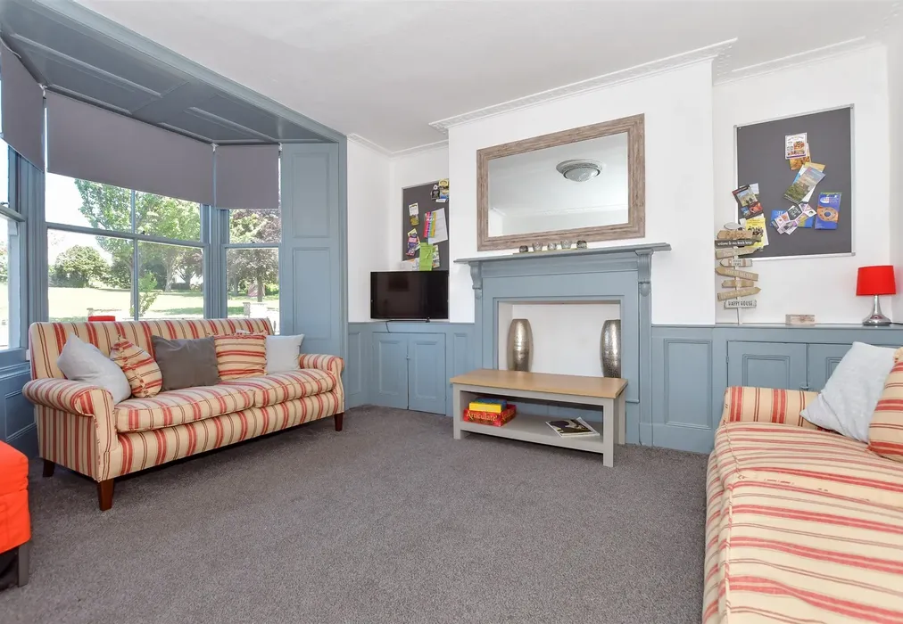 Lounge - Trinity Square, Margate, Kent - Wards of Kent