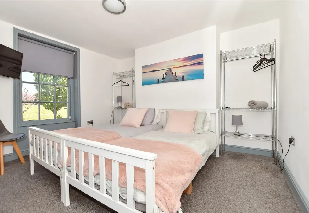Bedroom 2 - Trinity Square, Margate, Kent - Wards of Kent