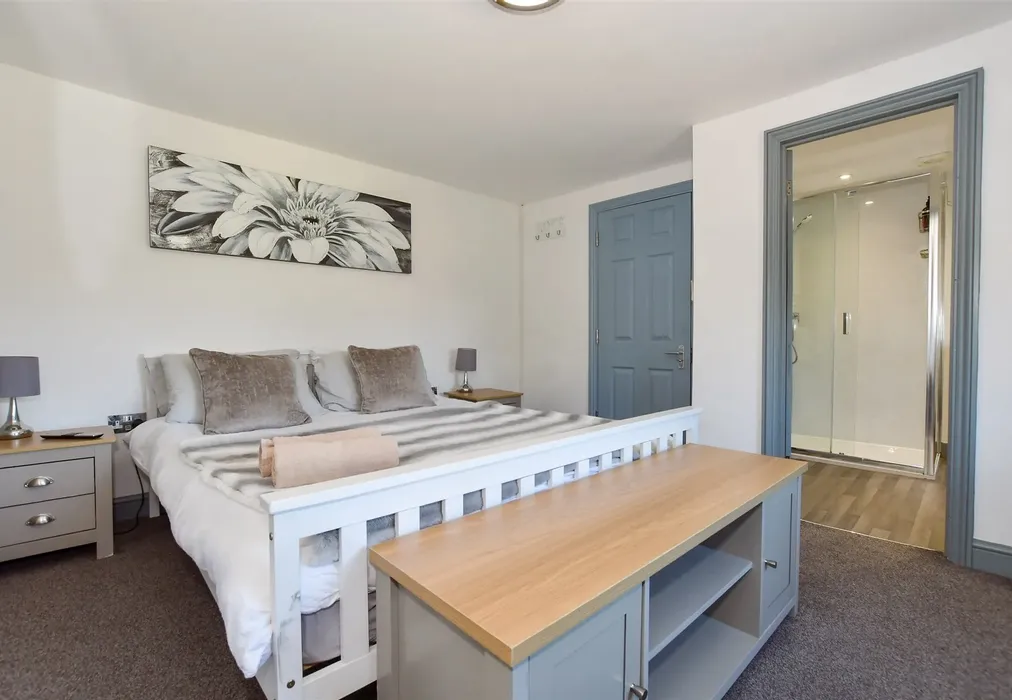 Bedroom 1 - Trinity Square, Margate, Kent - Wards of Kent