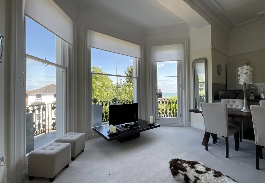 Lounge/View - Castle Street, Ryde, Isle of Wight - Wards of Kent