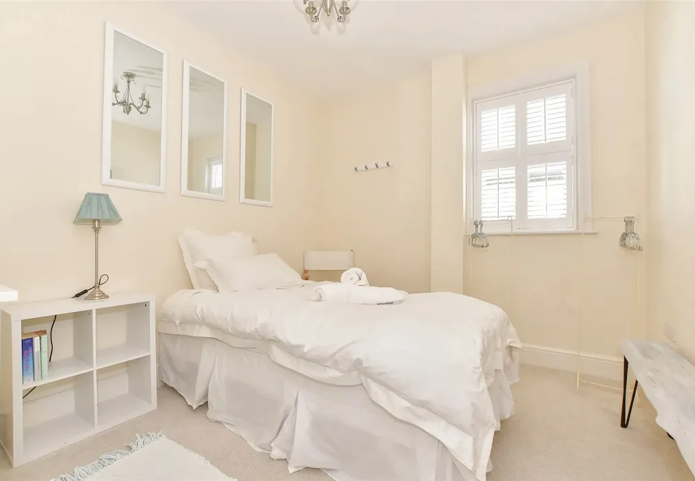 Bedroom 2 - Castle Street, Ryde, Isle of Wight - Wards of Kent