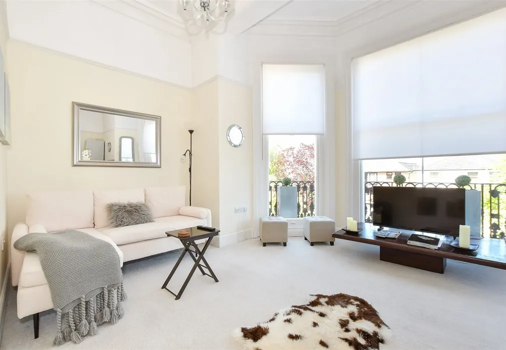 Kitchen/Living Room - Castle Street, Ryde, Isle of Wight - Wards of Kent