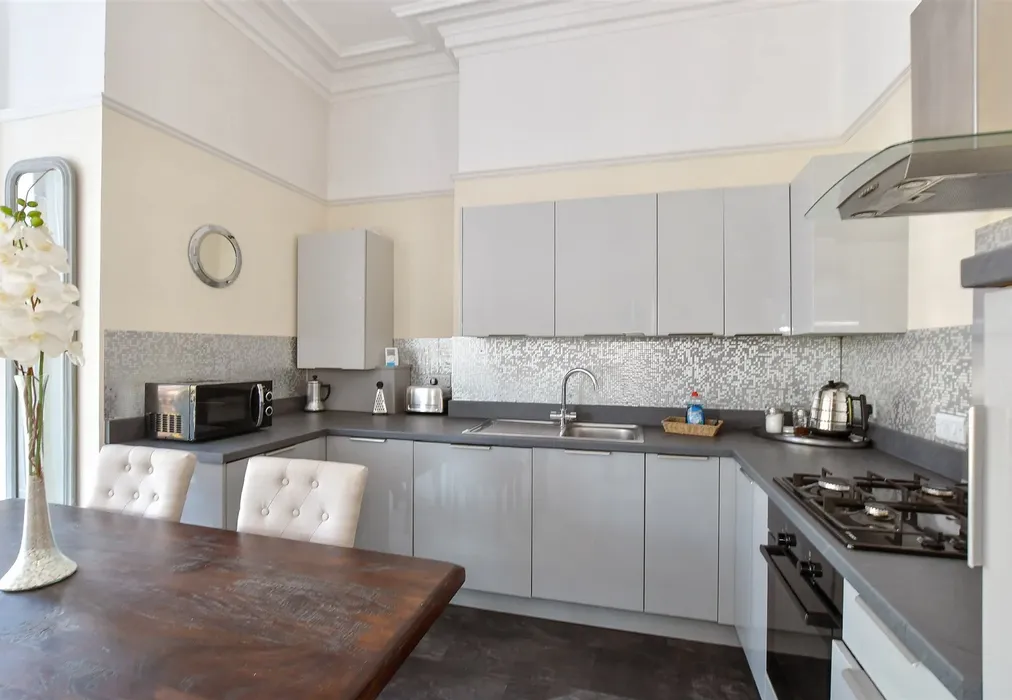 Kitchen/Living Room - Castle Street, Ryde, Isle of Wight - Wards of Kent