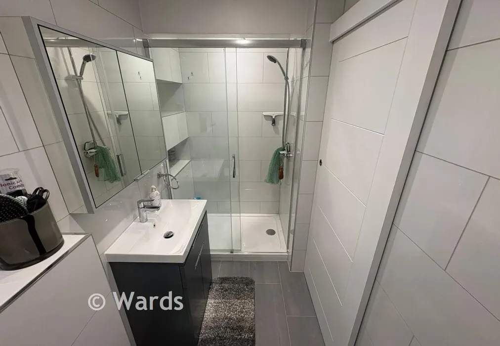 En-Suite Shower Room - London Road, Sittingbourne, Kent - Wards of Kent