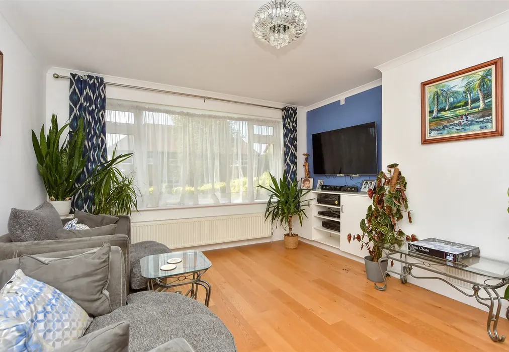 Lounge - London Road, Sittingbourne, Kent - Wards of Kent