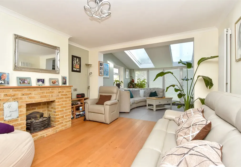 Sitting Area - London Road, Sittingbourne, Kent - Wards of Kent