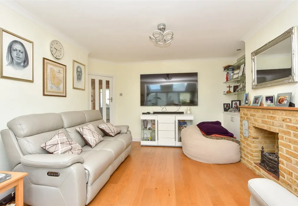 Sitting Area - London Road, Sittingbourne, Kent - Wards of Kent