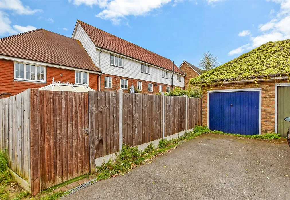 Garage - Waterside Lane, Gillingham, Kent - Wards of Kent