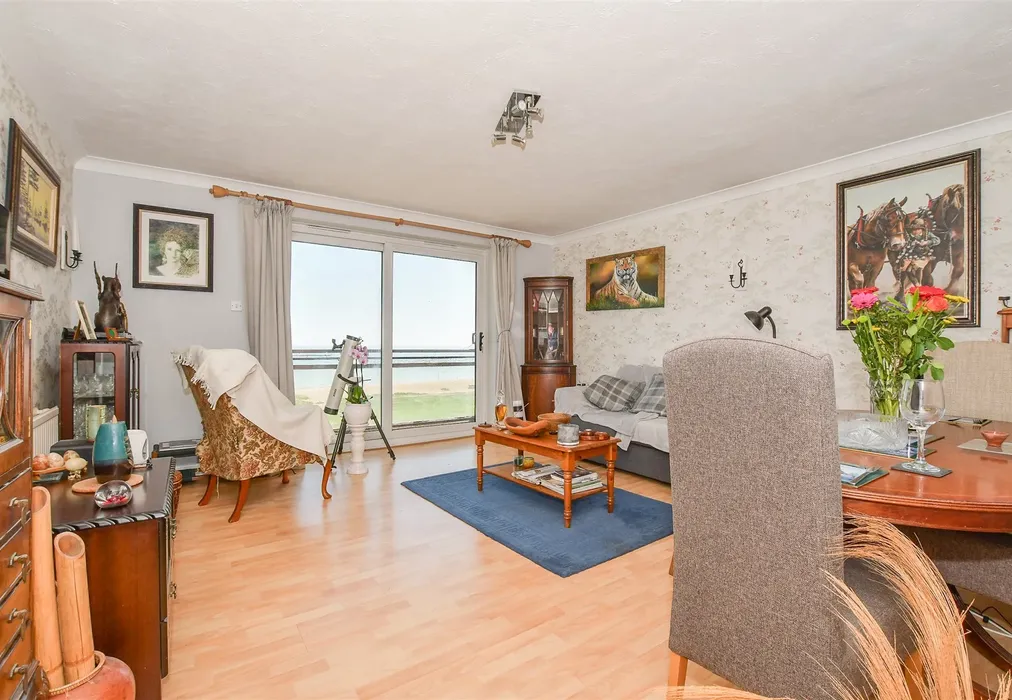 Lounge/ Diner - Grand Parade, Littlestone, New Romney, Kent - Wards of Kent