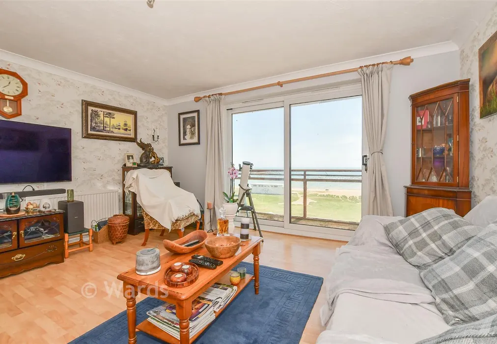 Lounge/ Diner - Grand Parade, Littlestone, New Romney, Kent - Wards of Kent