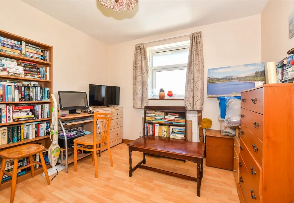 Bedroom 2 - Grand Parade, Littlestone, New Romney, Kent - Wards of Kent