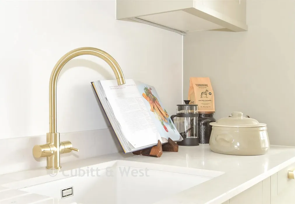 Features - The Orchards, Primrose Drive, Ridgewood, Uckfield, East Sussex - Wards of Kent