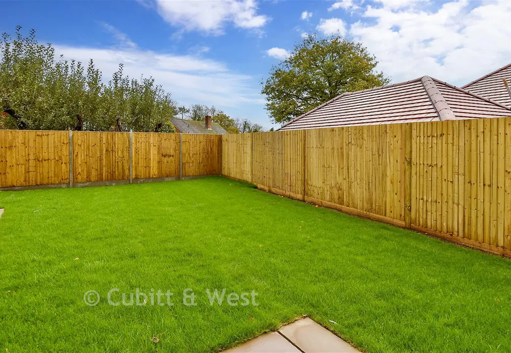 Garden - The Orchards, Primrose Drive, Ridgewood, Uckfield, East Sussex - Wards of Kent