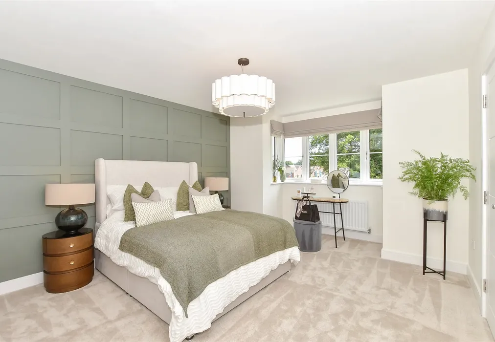 Bedroom 1 - Willowhurst, Temple Gate, Burgess Hill, West Sussex - Wards of Kent
