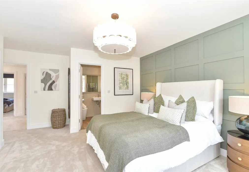 Bedroom 1 - Willowhurst, Temple Gate, Burgess Hill, West Sussex - Wards of Kent