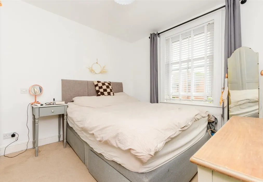 Bedroom 1 - London Road, Dunton Green, Sevenoaks, Kent - Wards of Kent