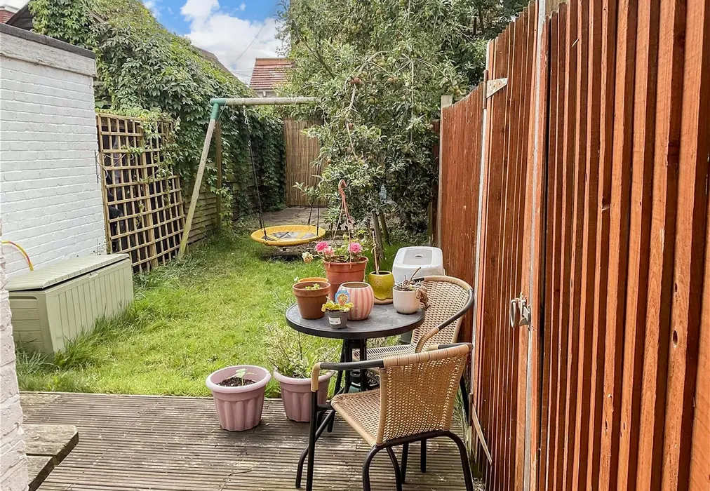 Rear Garden 2 - London Road, Dunton Green, Sevenoaks, Kent - Wards of Kent