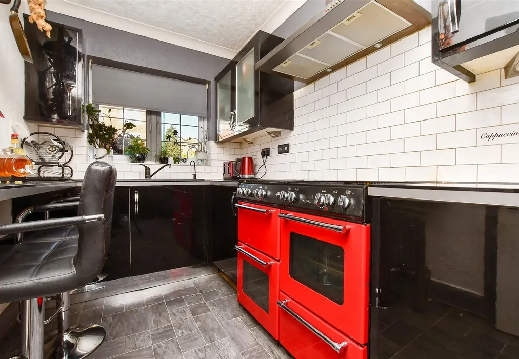 Kitchen - Camborne Road, South Sutton, Surrey - Wards of Kent
